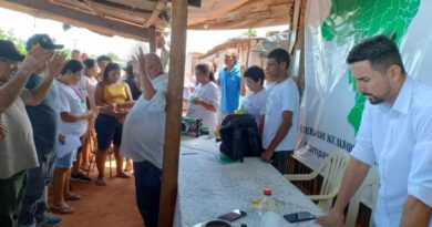 Adonis Marcos visita acampamento e diz acreditar na Reforma Agrária