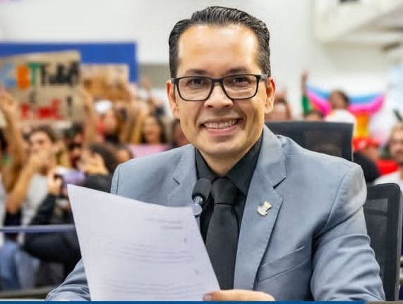 Neto santos um homem comprometido com a verdade.